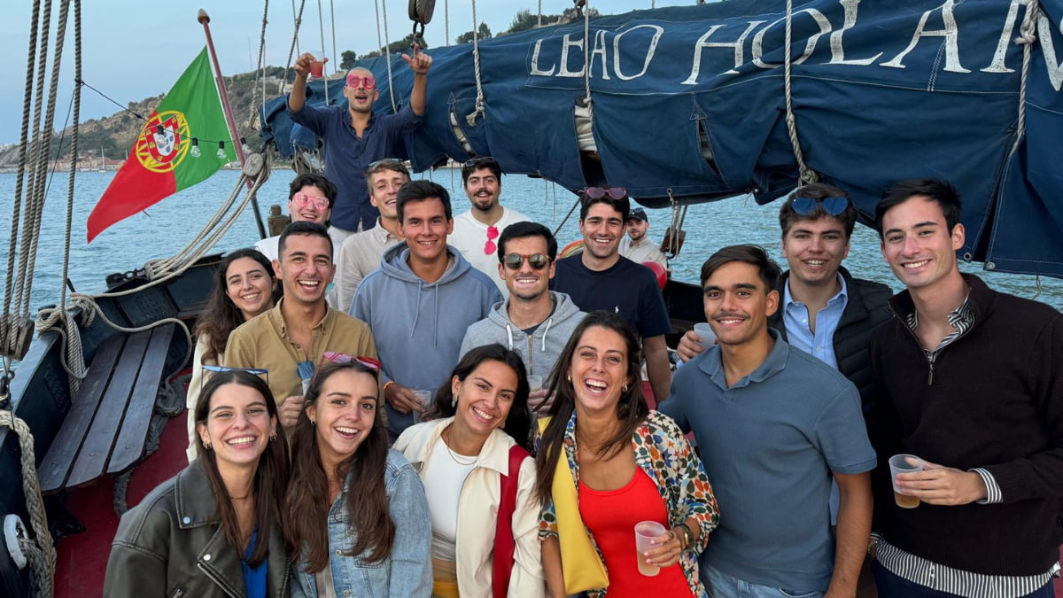 Evento privado a bordo do ilustre Leão Holandês (1910) no rio Tejo em Lisboa
